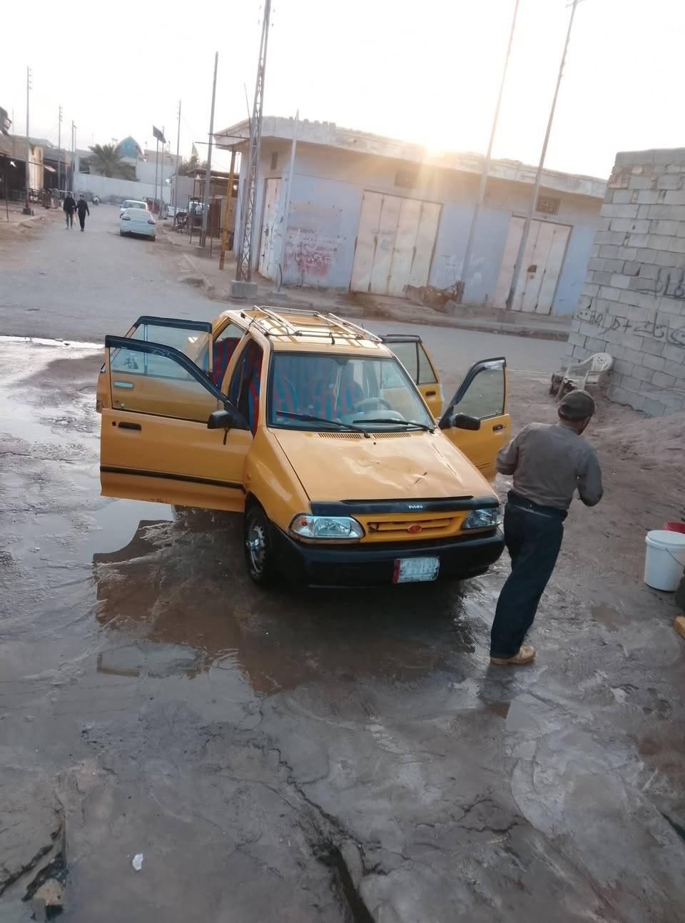 السلام عليكم اقره المنشور زين ولا تسالني بيش وشبيها ما بيها السياره اول شي سنويه نافذه ورقمها بصره هيئه مسدده بشهر الثاني گشره شوف عينك بيها خسفات وخياس مكينه وكير كفاله سعرها 20 ورقه قفل من الاخير مكان السياره طريق عماره كحلاء رقم تلفون للشراي فقط لا تتصل إذا مو شراي رجاءٱ ***********
