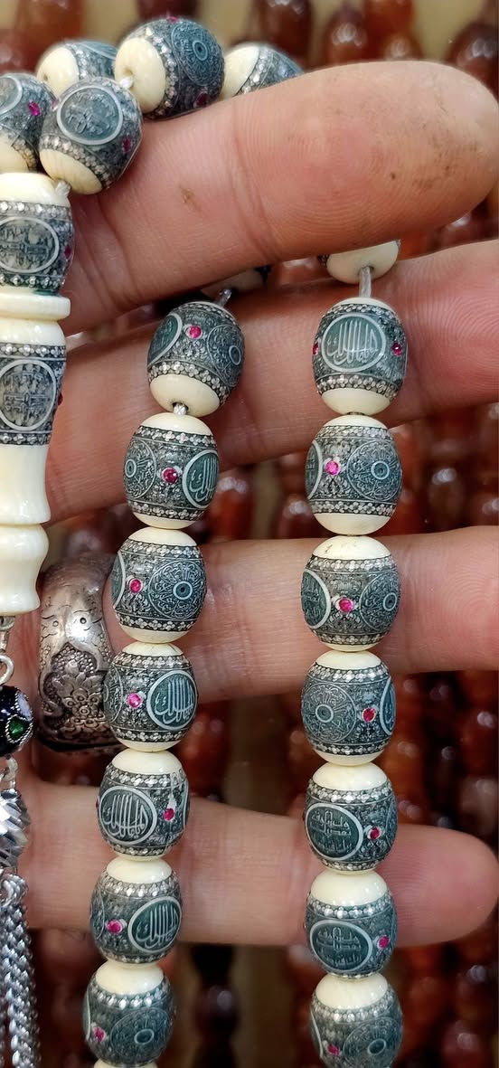 👑👁️ما لم ترى عينا من قبل👁️👑صنعت لتكون لك انت وحدك 🕶️لتظهر شخصيتك الفريدة 🕶️  38  لوحةنحتت🧿 بسم ربي الذي لايضر مع اسمه شيئ لافي الارض ولافي السماء وهو العلي العظيم 🧿يامالك الملك🧿ولسوف يعطيك ربك فترضى🧿
بدقة تفاصيل  جمعت اصالة 🐘العاج 🐘مع تطعيم الياقوت الاحمر💥 وتطعيم فضة 999. وجودة النقش ودقة التفاصيل وجمال المضمون وخبرة ومهارة الصانع وذوقكم🌹قطعة واحدة فقط لن يتكرر عملها🌹عمل مملكة الاحجار  الكريمة. خبيرالاحجار الكريمة 
maan mohammad
معتمد لدى .GIA.AJP


**إذا كنت صاحب هذا الإعلان وتريد حذفه لأي سبب، رجاءا أرسل رسالة إلى الدعم الفني**