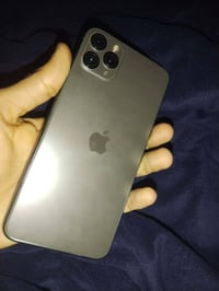 11 برو ماكس ذاكره 256 للبيع مبدل شاشه والشاشه مفطوره مماثر سعر خاص بطا...