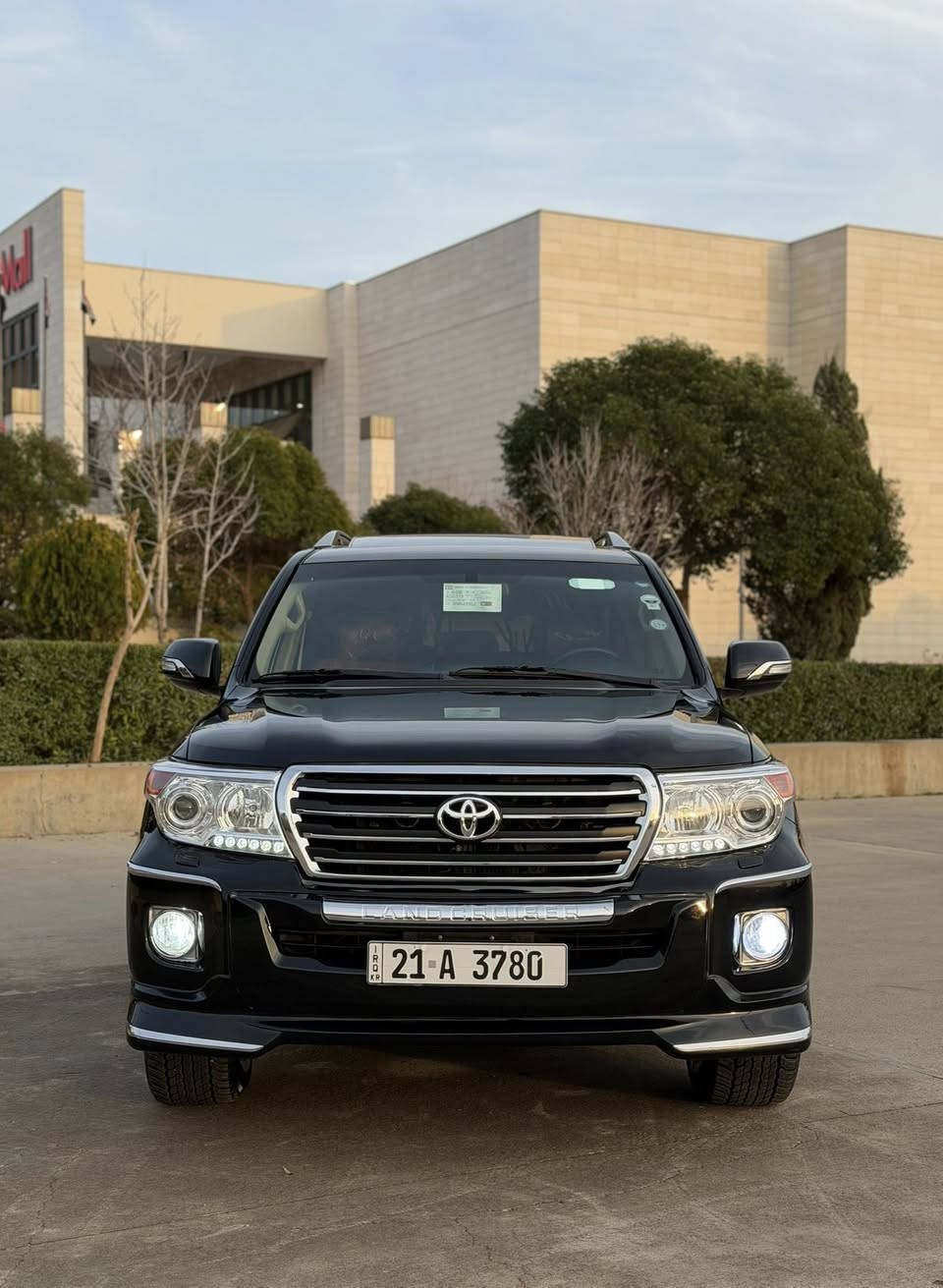 لاندكروز 2011 ستينية فول مواصفات
فتحة سلايت
بصمة ابواب وتشغيل 
ثلاجة  
كشنات كهرباء 3 دكم 
7 راكب 
تبريد مركزي 
شاشة وكامرة
فور ويل 4X4
مري كهرباء واشارة بالمري
تحكمات 
لايتات وكشاف زنون
باقي مواصفات الاندكروزر معروفة
السيارة بيها بابين صبغ فقط والباقي مكفولة
ماشية 155 الف حقيقي بالشرط 
تخم تاير وويل جديد عليها 
سعر 295 $ وماكو هيج سعر بكل السوك
رقم مميز 4 ارقام تحويل او الوكالة بالشرط 

*********** / اربيل
