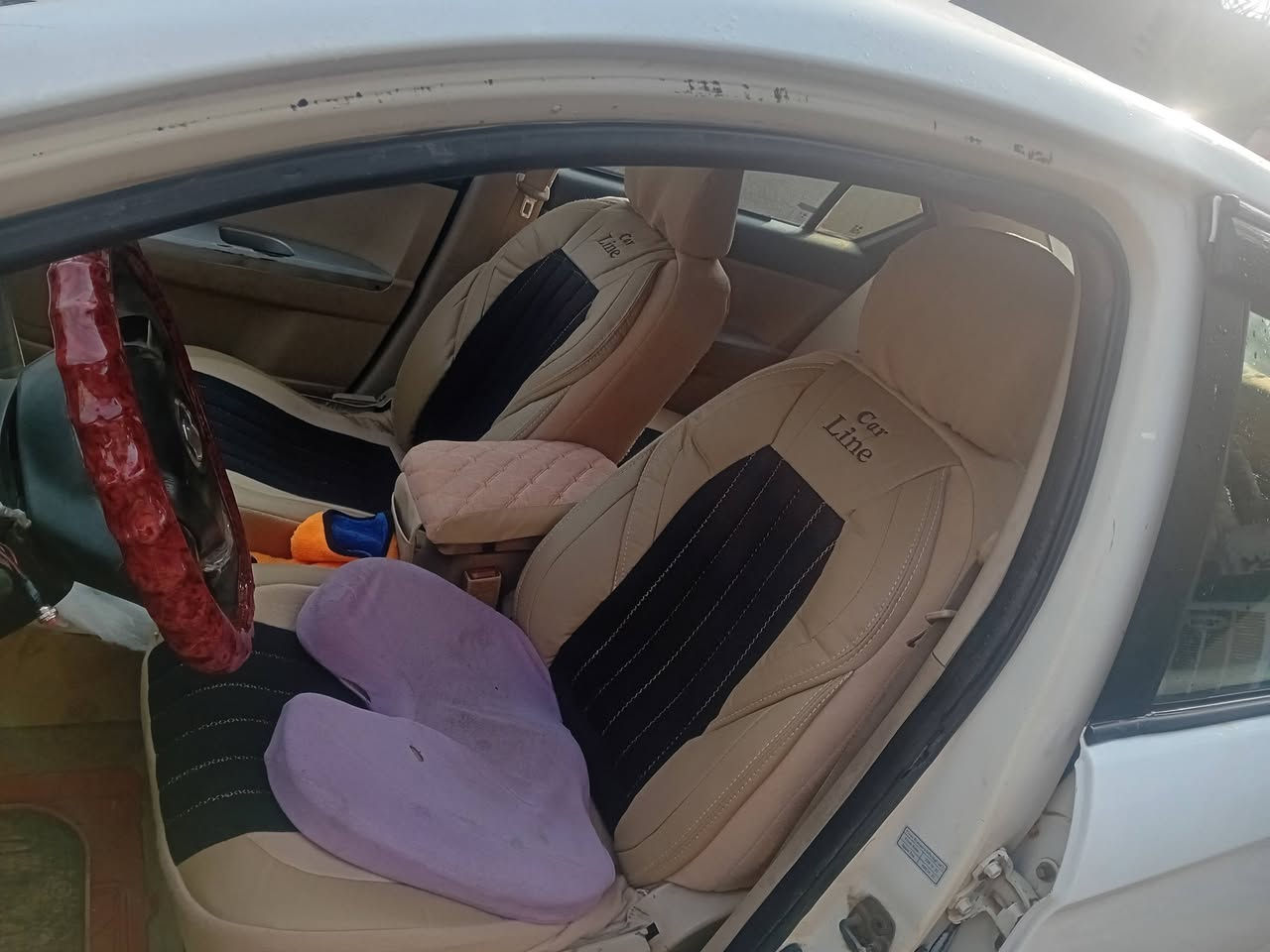 سلام عليكم حبايب فولكس كريت وآل موديل ٢٠١١ مكفوله من كلبه وكصه وكير عادي ومكينه بيه خيط تبخير بدون تنقيص مصبوغ عام للجماليه والباقي شوفت عينك مكان حله سياحي ***********تحياتي للجميع سعر ب ٣٩ ومجال حك جيتك مامتواجد على انت ملاحظه رقم انكليزي حلو وراعيه جيراني يريد تحويل واني خادم وترايه وين ميعجبك
