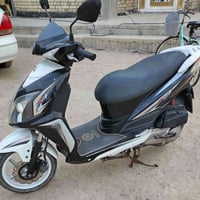 ماطور بانزين للبيع شركة سايم نوع جبلي عالي السعر ٨٠٠٠٠٠ الف وبيها مجال...