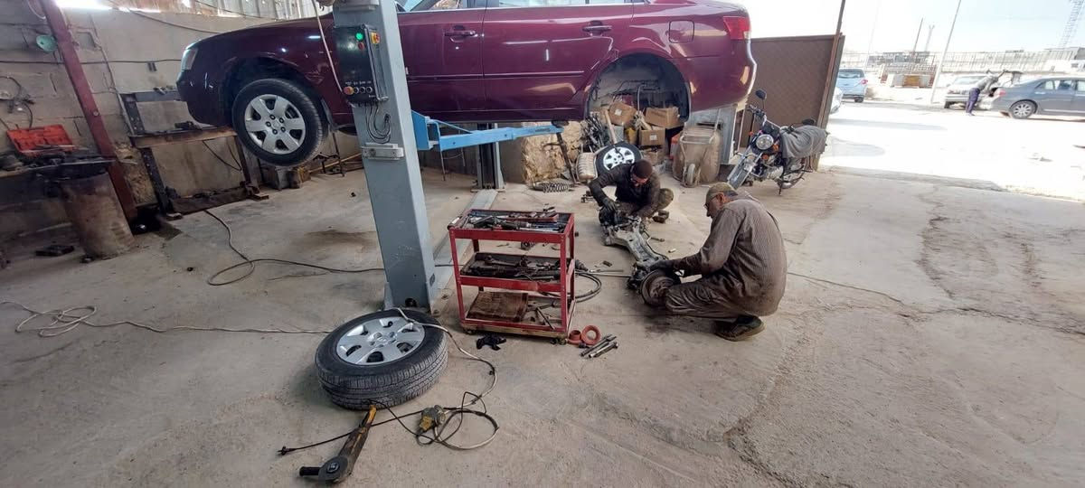 خدمات مدين أبو أحمد  حدادة الصدر جميع انواع السيارات الحديثة والقديمه
#ميزانيه #الكترونيه جميع انواع السيارات الحديثة 
العنوان الانبار قضاء عنه حي الصناعي اول شارع مجاور معمل اوكسجين عنه
متواجدين من الساعه التاسعه صباحا الى الساعه ٥ عصراا 
مدين ابو احمد ***********
محمد ***********
عمر ***********
