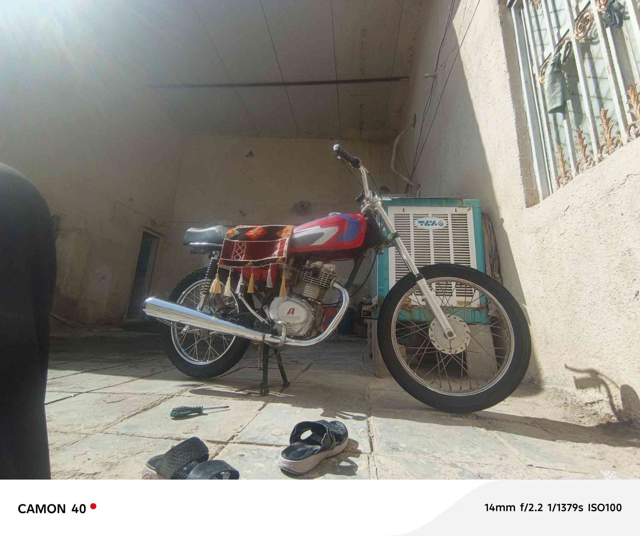 سلام عليكم 
للبيع الشاصي 18 تعمير 24 بس المكينه 18 (سكنر)  غراضها موجوده صينيه وجوملغ كدام ودواسات السعر 400 وبيها مجال مو شراي لا تعبني *********** هاذا رقمي للتواصل
