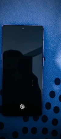 موبايل جديد اي شخط مابي ملحقاته شاحنه هتفون كارتونه بطاريه شحن خارجيه ...