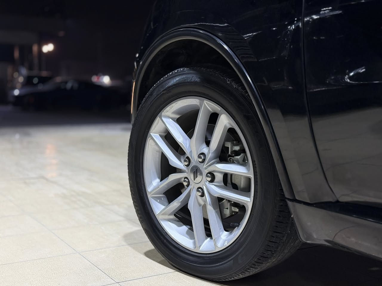 #المركبة : دودج دورانكو ار تي R/T HIMI
#الموديل : 2022
#الضرر : جاملغ وبنيد
#الرقم : بغداد

#المواصفات : 

▪️السيارة : #دوج #دورنكو ار تي ماكس داخل احمر
▪️المحرك : 5.7L . V8  ( ثمانية سلندر )
▪️حجم الويل : ويل كب حجم 20 مع طقم تايرات بحالة ممتازة
▪️مصابح امامية زنون مع LED مع كشافات دعامية زينون
▪️بصمات عدد 2 للأبواب مع بصمة جنطة وبصمة تشغيل وتشغيل عن بعد
▪️غرفة السيارة جلد لونين احمر وأسود اصل 
▪️حساس امامي و خلفي
▪️تحذير النقطة العمياء
▪️مقاعد تبريد وتدفئة
▪️تدفئة مقود القيادة
▪️كامرة خلفية دوارة اصل مع الستيرن
▪️شاشة الدشبول الحجم الكبير 10.1 انچ
▪️نظام ملاحة GPS
▪️گير شفتر ستيرنك 
▪️تحكم فول كهرباء لكرسي السائق والراكب 
▪️ذاكرة كشن لحفظ وضعيات الجلوس ( ميموري )
▪️سستم صوت
▪️تشغيل عن بعد
▪️صندوق كهرباء
▪️صف ثالث من المقاعد 7 راكب
▪️إشارات على المرايا الجانبية
▪️قاعدة سحب للهوك
▪️تحكم ستيرن جهتين بلوتوث وحاكية وكروس سرعة وتحكم صوت 
▪️نظام ABS مانع انزلاق
▪️السيارة جديدة وبوضع الشركة.

السعر المطلوب : 275 ورقة مع المجال.

 
الاتصال على : ***********

معرض سما دبي لتجارة السيارات والمزادات الامريكية
النجف - المدينة المائية -مقابل حي الجامعة

ولمشاهدة المزيد من السيارات الخاصة بمعرض سما دبي  للسيارات الامريكية زورو موقعنا على الرابط التالي:

‏https://m.facebook.com/معرض-سما-دبي-لتجارة-السيارات-والمزادات-الامريكية-109437940947714/?ref=bookmarks
