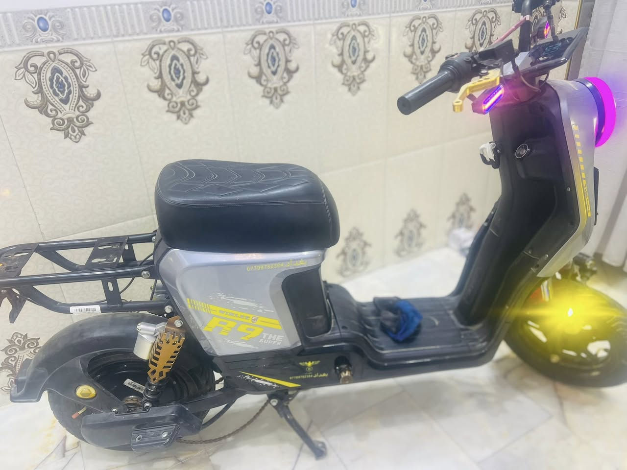 دراجة R9 بحالة جيدة استخدام 8اشهر السعر 350 ألف 
الاتصال ***********  بغداد
