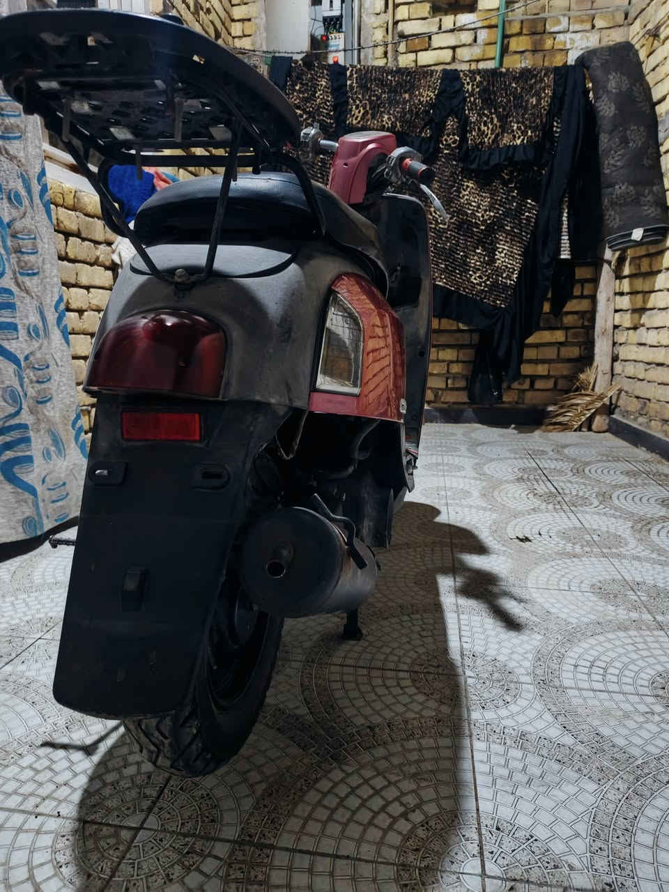 مفتوحه بوشه خمسين
كفر كدام مكسور وموجوده قطعته والقاعده مال عداد ما كاعد تلعب  كفرات تجاري كدام عينك الدراجه 
***********
