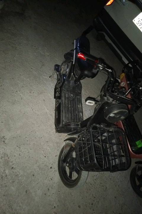 دراجتين شحن٣٥٠ثنيناتهن شحن حجم ١٤ كامله لون جوزي فاتح اسمه sk8دراجه كامله مناقصه شي  سرعته ٣٥حقيقي وايضا دراجه ثانيه

رقم ***********
الدراجة الشحن الـ SK8 بيها بطارية شكد أمبير؟ وتشتغل زين لو تحتاج تبديل/صيانة؟: 
كامله بيه تحتاج اشاير فقط
الدراجة الثانية شنو نوعها وموديلها؟ وهي هم كاملة لو بيها نقص؟: 
كامله حجم ١٤كاملهه اي نقص مابيه سرعه٦٠

مكانك وين بالضبط حتى المشتري يعرف منين يستلم؟: 
الدولعي قرب مدرسه الامام علي (بغداد)
منوّدها بيها فحص وتجربة قبل الشراء لو لا؟: 
لا
السعر قابل للنقاش لو نهائي؟: 
نهائي +ثنينهن ب٣٥٠