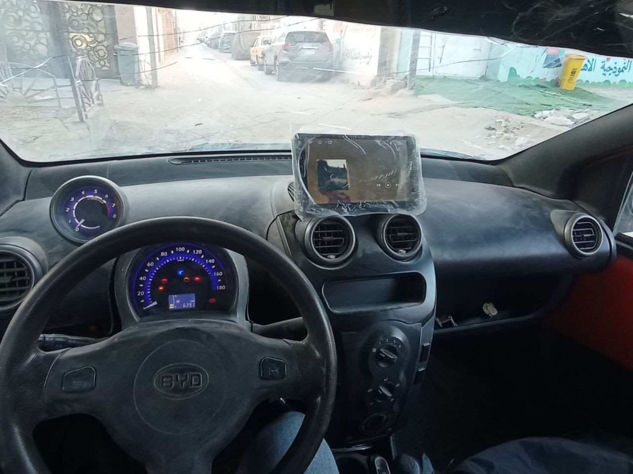 للبيع byd f0 موديل 2013 كير عادي السياره مكينه وكير زينات بس المكينه بيه شويه نضوح زيت من الاسفل الكير سليم التبريد شغال ممتاز دواخل نضيفه تخم اطارات نضيف حداديه نص عمر البدي من الخارج متوسط واضح بالصور بيه ضربه بالبجم من اول مااخذته والسياره مصلحه وجاهزه ومابيه مشاكل رقمه كربلاء ومكانه كربلاء 
باسم ولد ماعنده مشكله وجاهز للتحويل 
وشرط مباشرتا عقد مروري حتى تحول وتخلص اخوان ابيع هل الموجود رجاءا لان سعره مناسب الك يمي فقط تحويل الملكيه سعره ب 22 وبيه مجال بسيط بعد المعاينه 
***********
