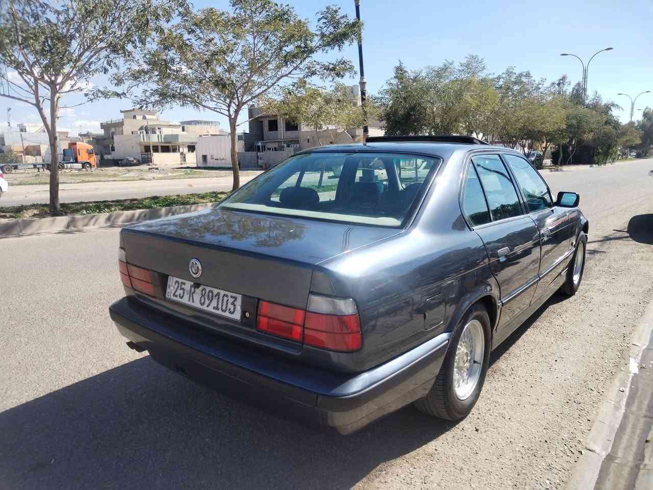 بي ام دبليو ٥٢٥بيلاد موديل ١٩٩٤فول مواصفات بجم عريض  مشروع وطني لحد٢٩ودفتر بانزين كامل مكمل شرط كير ومحرك وصدر وتايرات شواصي تكمات حوض صندوق كله بشرط تايرات جديد ويل جديد صدر جديد محرك كير سبع نمر بومه شرط التحويل وكاله والغرامات سعره ٦٥وبي مجال قليل للطيبين *********** كركوك حي الوحدة
