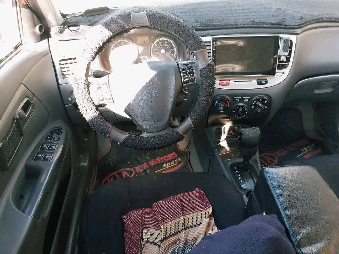 كيا ريو موديل 2009
رقم ديالى دولي شرط التحويل 
 كير شرط محرك شرط 
ضرر بيها طخه بل بجم +طخه بل حوض موضح بل منشور 
هيئه وغرامات صفر 
السعر 75بيها مجال 
‏‪***********‬‏
