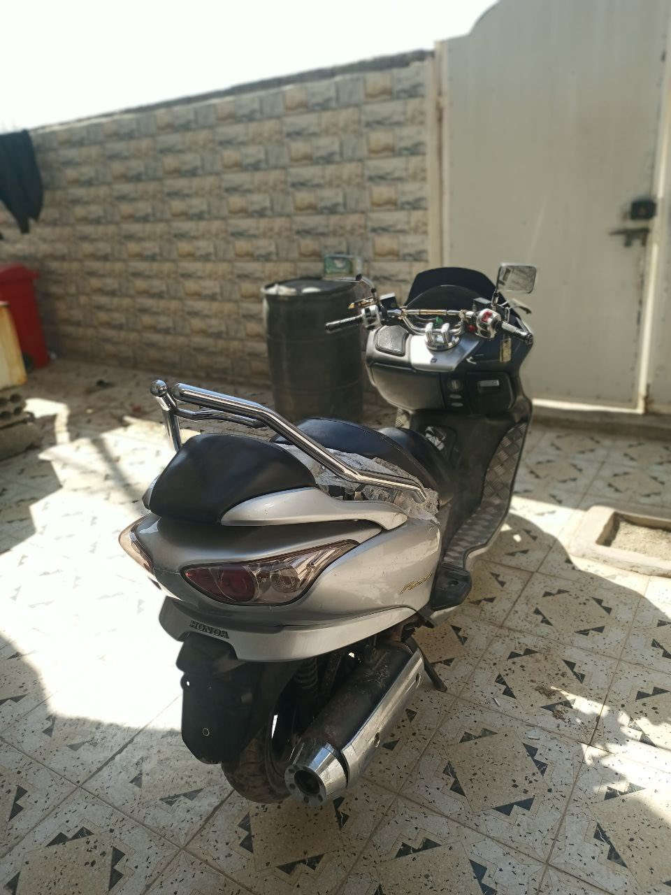 سلام عليكم دراجه فورزه 09 للبيع مكاني واسط قضاء الحي دراجه كهربائيات  شغاله كله مكفوله كفرات ومكينه سعر 950وبيه مجال شراي اتصل ***********
