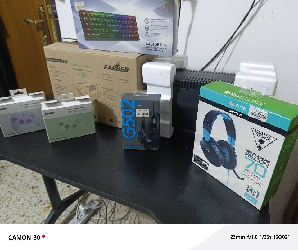 السلام عليكم، بعد ال pc وعندي هذي الاغراض للبيع استخدامهم جدا قليل كلهم شبه الجدد

UBS 70 الف 
الكيبورد 45 
الماوس 45 
الجويستك انتة ثنينهم 45 
والسماعات السبيكر ب 20
الميز 90 الف rgp
مكاني بغداد
. ***********.  متواجد واتساب ايضا
