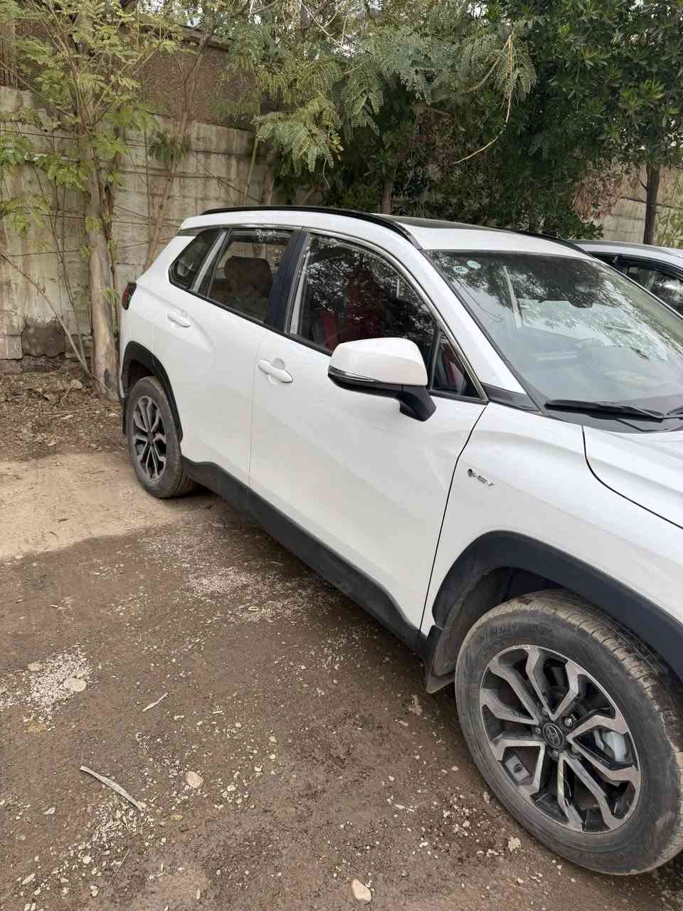 تويوتا فورنتلاندر  اس 2025 فول ام العدسات

المحرك: 2000 هايبرد اقتصادي

الويل: كروم اسود

نظام تشغيل بصمة + دخول ذكي بدون مفتاح

• شاشة وسطية كبيرة تدعم Apple CarPlay / Android Autoلاسلكي 

• كامرة دوارة بلادي وكامرا داش كام مدمجة مع الرادار 

• كشنات جلد لونين احمر واسود مغلفة كنتارا والارضية مغلفة جلد اصلي .

وكشن السائق كهربائي 3 وضعيات

• فتحة سقف

• أنظمة أمان متطورة:

• رادار أمامي وكبح تلقائي

• نظام تنبيه الخروج عن المسار

• مانع انزلاق + مانع انحدار

• نظام قيادة متعدد (عادي – اقتصادي – سبورت – هايبرد)

• إضاءة أمامية وخلفية LED بالكامل مع كشافات

• نظام تثبيت سرعة ذكي

• تكييف أوتوماتيكي مزدوج المناخ

ماشيه 6337 كم قابل للزيادة

السعر 28.5 مليون 

مكان السياره بغداد

***********
