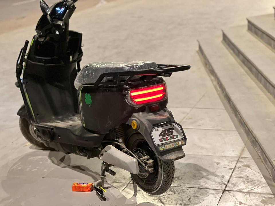 دراجه شحن 6 بطاريه بريك دسك هايدروكسي امامي خلفي سرعه 70 بس الحقيقي 65 تطلعه بل ألويز بيها نضام الR ولایت عالي ناصي واشاير يمنه يسره 3 سرع يجي وياها درع خلفي ما موضح بل الصور بس الأمامي موضح بس هوه موجود واطيك وياها شاحنه مالتها والمري

السعر 700 والجديد مالتها بمليون و 100 عاملو عليها وشوفو

مكاني حله بكرلي

واتس اب فقط

***********
