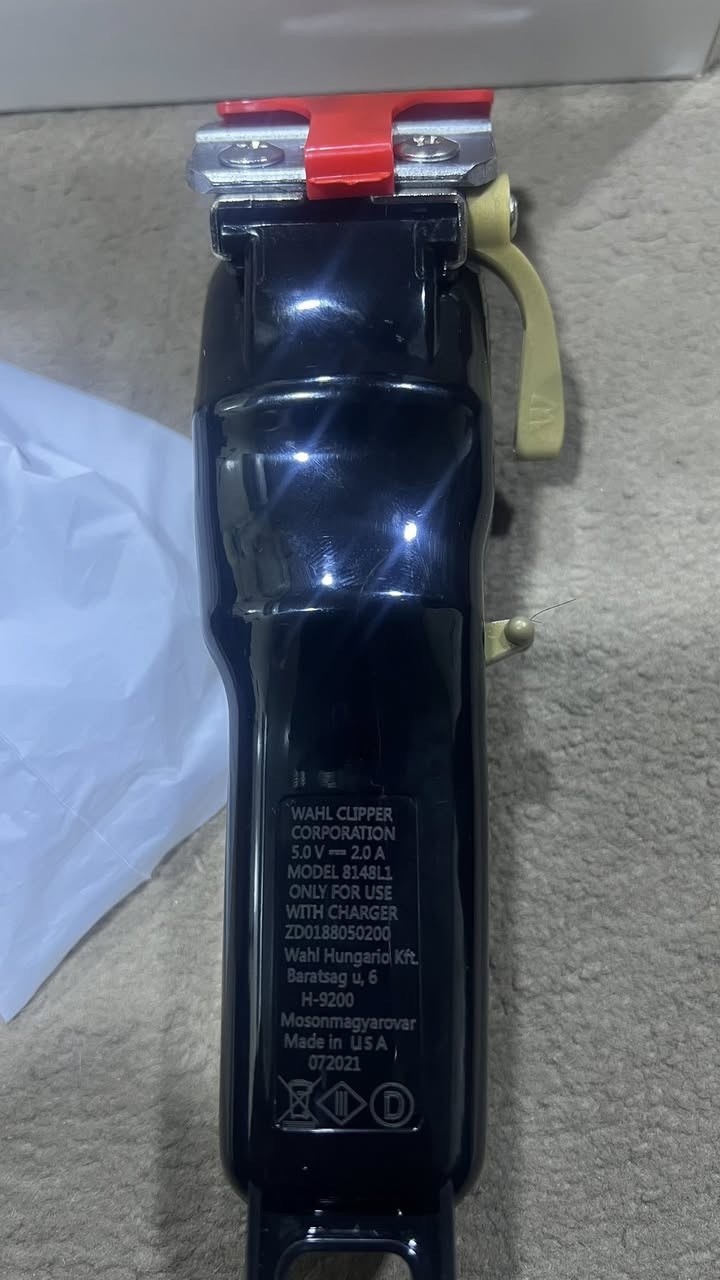 السلام عليكم وال امريكي اصلي  جديد غير مستخدم   السعر 65  العنوان بغداد
وبراون سيريس 9 جدا جدا نظيفه استخدام قليل 

السعر 110  الف  مع جنطه ولشاحن ؟


**إذا كنت صاحب هذا الإعلان وتريد حذفه لأي سبب، رجاءا أرسل رسالة إلى الدعم الفني**