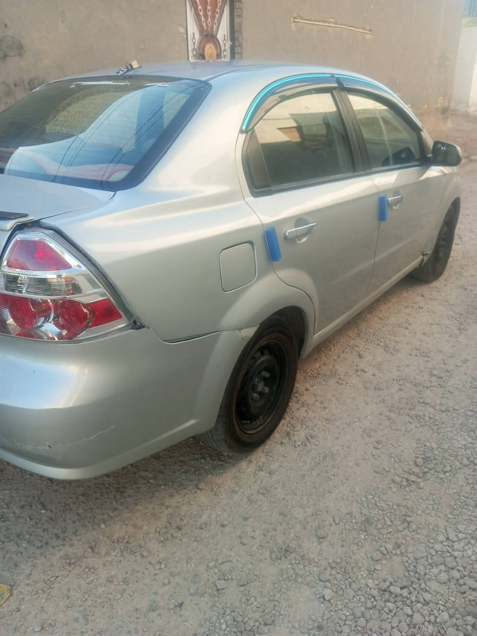 سلام عليكم للبيع افيو موديل 2011 رقم بغداد الدولي هزه ورقام وسنويه لل 2029 سياره على ايد راعيها من الشركه لحد الان بيها صبغ جاملغ وبنيد اثر جراد وبيها ملاحضات بسيطات يرادلها ترديب بديها حلو نضيف داخلها نضيف كير مكينه كفاله عامه حداديه جديده وره وكد تخم تاير جديد السعر 48 وبيها مجال بسيط مكاني بابل ***********. ***********
