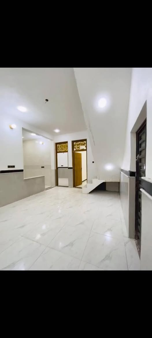 مشتمل للبيع حي السلام 
م 120
بناء حديث 
***********

‭٠٧٨٦ ٦٤٨ ٧٢٩٣‬
