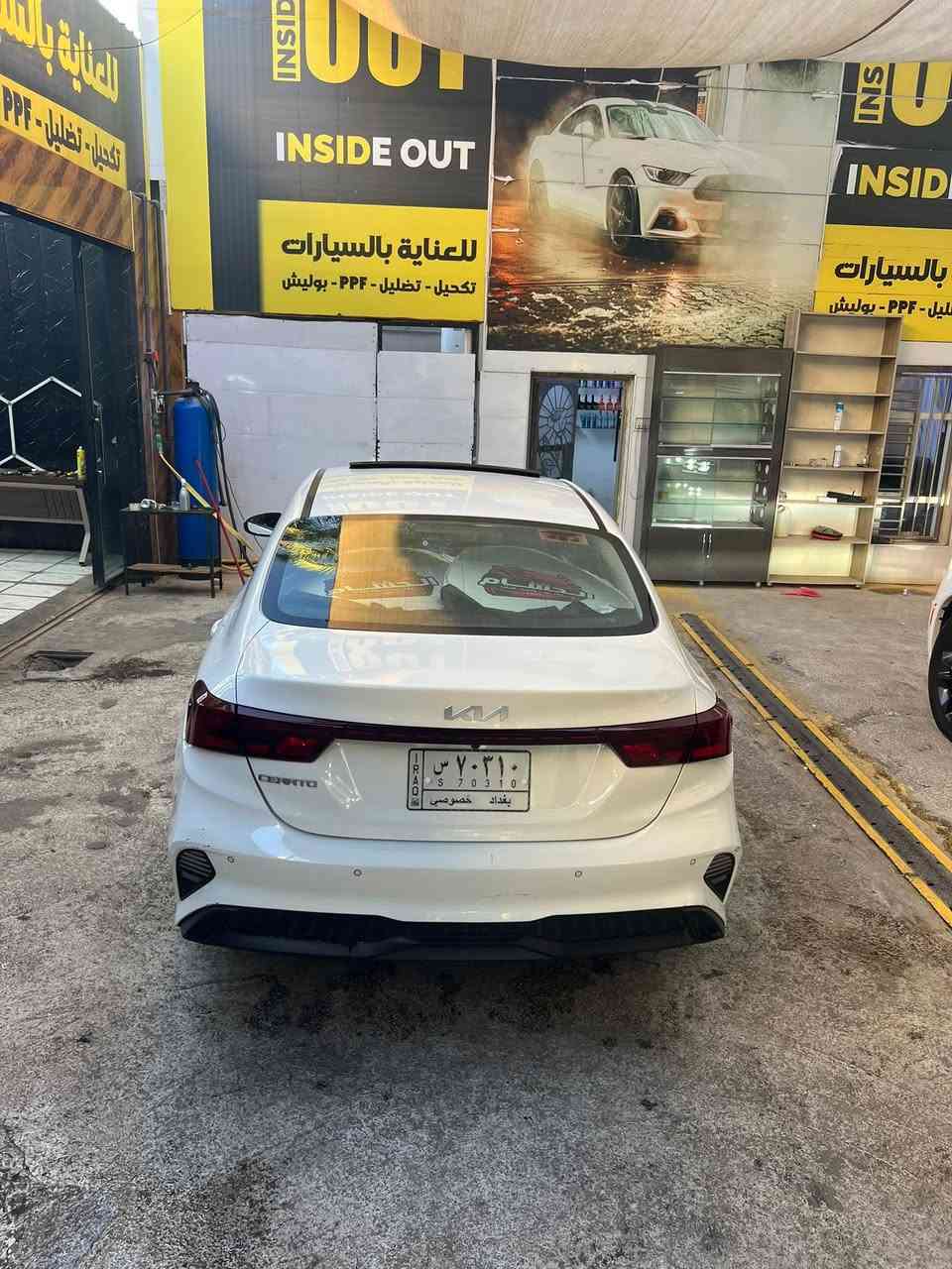 السلام عليكم
للبيع كيا سيراتو  خليجي  2022  

السيارة على ايدي زيرو اخذتهه  من الشركة الدولية     

محرك 1600 
مواصفات الخليجي الفول معروفة 

فتحة سلايد روف 
قطعتين تبريد 
مري شفط 
تحكمات سترين  
حساسات خلفية  

وباقي المواصفات المعروفة    

السيارة مكفولة من الصبغ والتبديل

عدا بارد جاملغ امامي جهه السايق شي بسيط عدي صورته قبل وبعد التصليح

وطخه بين اسفل الباب والدوسة  موضحة بلصورة  وطلقة تايهه بلبنيد ما نافذه مكحله على كدهه  وكلشي موضح بلصور

عدا المذكور السياره مكفولة  من كلشي  

باسمي رقم بغداد   مداور ثاني يوم

السعر 163 ورقه  وبيهه مجال  بسيط للشراي     مكاني بغداد  حي الجامعة او حي العدل   

للتواصل   *********** غير متواجد على الفيس
