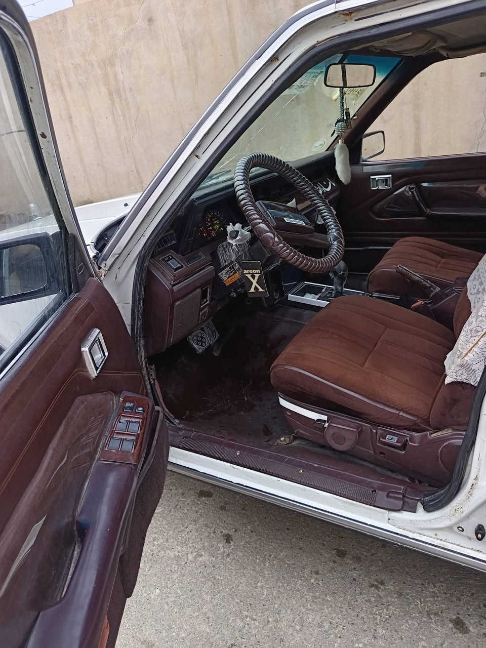 سوبر موديل 86 كير محرك بطه شرط سنويه الى 28 تواير طخم جديد كهربائيات كلها شغاله سياره جاهزه مال بيت... سعر 53وبيها مجال  رقم الهاتف.. *********** مكان موصل جانب الايمن
