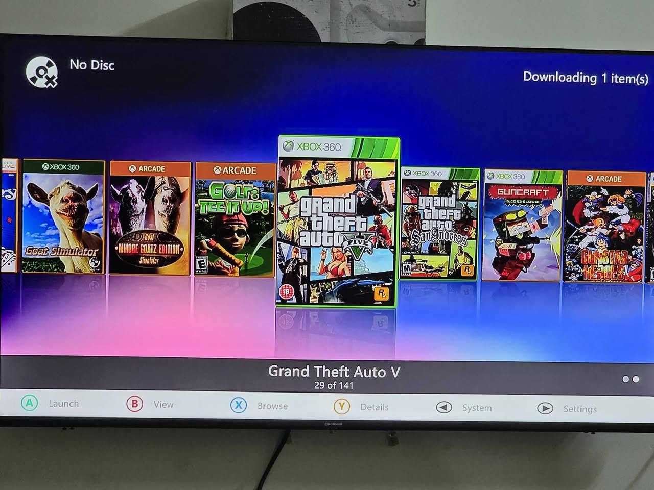 اكس بوكس 360مهكر نظام ارورة حيل حيل نظيف يحتوي على 141لعبة ويحتوي على 2جوستك وغراضه كله بلادي شرط الفحص السعر 130وبي مجال للطيبين توصيل جميع المحافظات متوفر ***********
