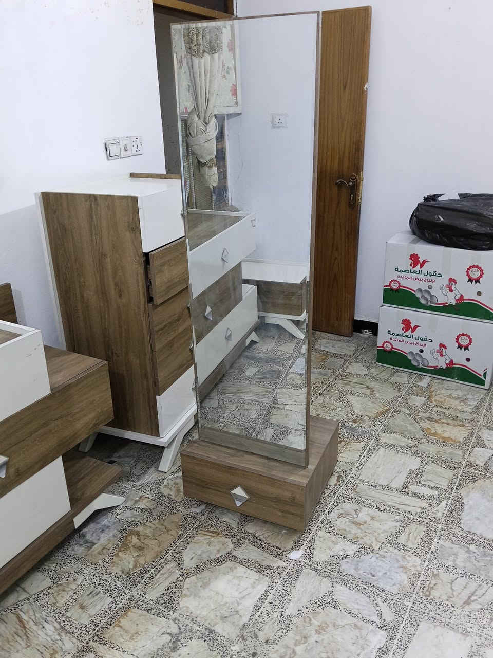 سلام عليكم غرفه تركية 8 قطع نضيفه جدا وشغل درجه اولى وثكيل مع تخم تركي 10 مقاعد نضيف مكاني بغداد ***********
