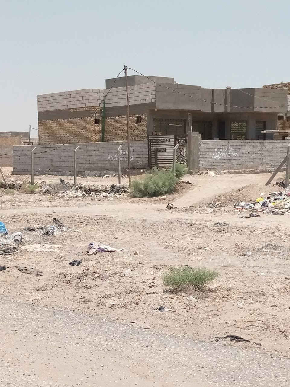 السلام عليكم دار للبيع طريق سيد محيل قرب عرصات حجي هندي قرب مول القمة بيت ركن على شارعين للتواصل هاذا رقمي+عرصة 200/قريبة على البيت ***********
