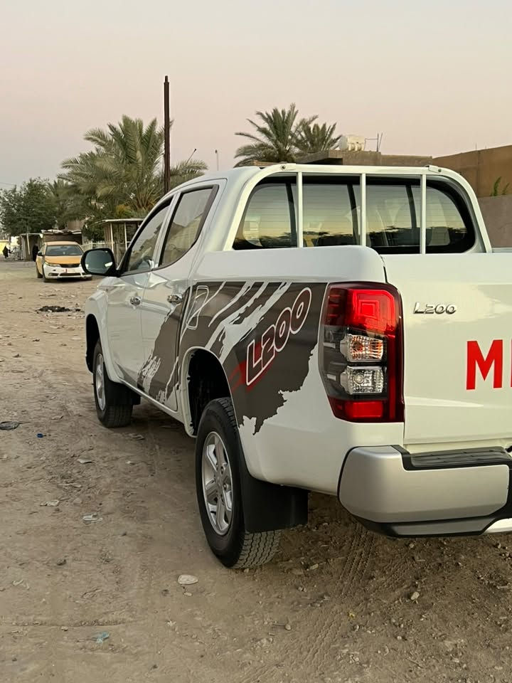 السلام عليكم L200 
رقم بغداد 
العنوان بغداد
موديل 2022
ماشيه 30000 كيلو
محرك 2400 بانزين
4 سلندر كير عـــادي فور ويل
تحويل مباشر
السعر : 23000$

تواصل : ***********
