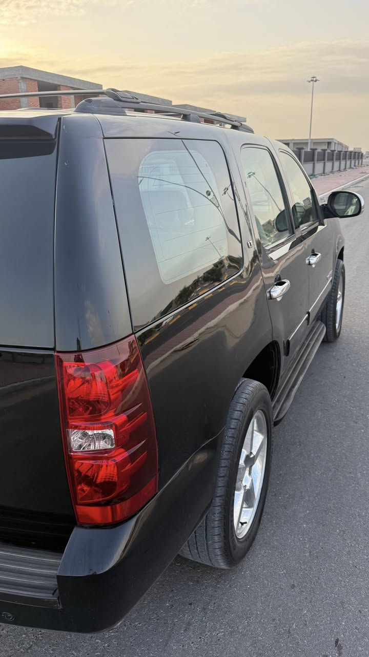 تاهو ( ادوات ) الموديل 2009 خليجي داخل عسلي السياره كلش جديده وجاهزه من كل النواحي كفاله من الضربه والگص والفتح  كم قطعه صبغ تجميل بالخليج  تبريد ثلج كواتم ابلاد طخم تاير جديد  السعر 115$  هاتف ***********  البصره
