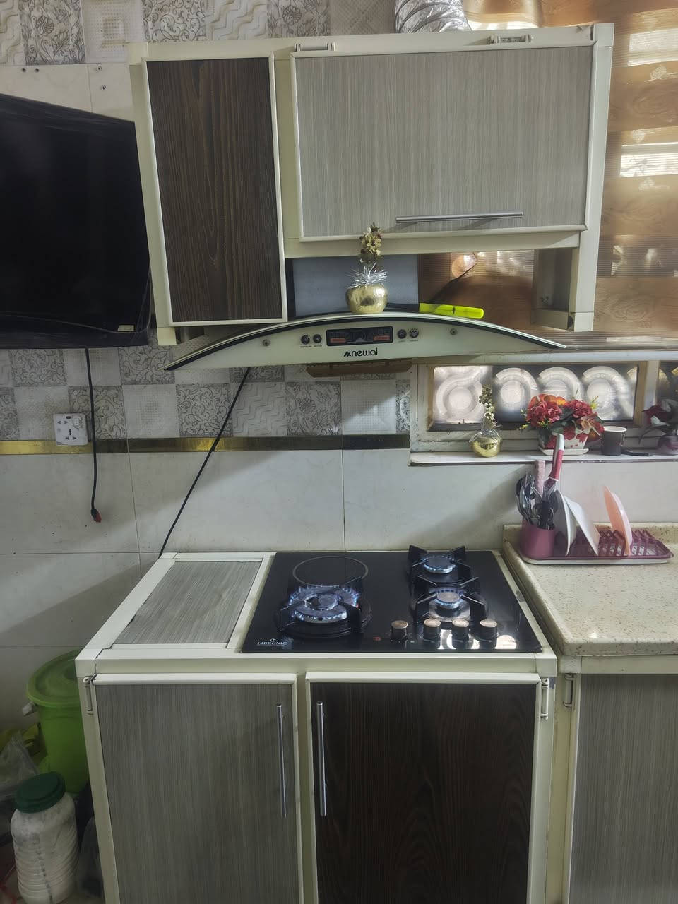 سلام عليكم/كاونتر المنيوم/اربع قطع/الكبير/مترين في مترين/طباخ ولملحق متر في متر سنك متر ونص ابيعا كامل مع طباخ ومرشحة/600/الف/لعنوان بغداد بلديات/واتساب فقط/***********
