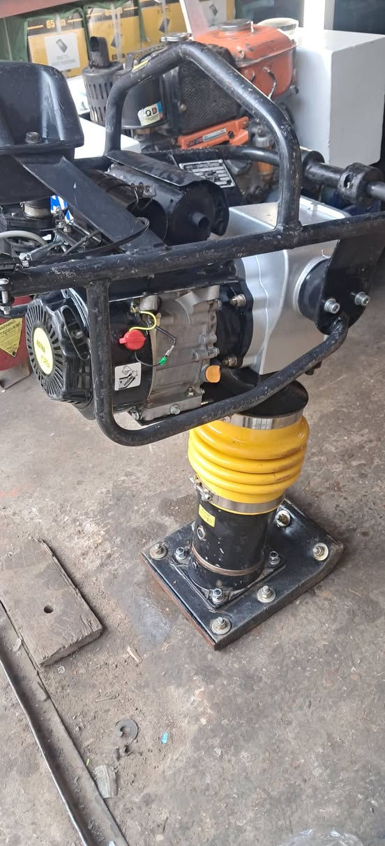 قفاز صيني مستخدم الباب الأول
نوعيه جيده جدأ 

سنه الصنع ٢٠٢١ 

الوزن ٧٧ كيلو 

قوه الضربه ٢٥٠٠ 

خزان وقود ⛽️ ٢.٨ لتر 

#مكتب_الماهر_للمواد_الانشائيه

العنوان بغداد ساحة الطيران 

شارع النضال الفرع الثاني 

مقابل كنيسة الارمن 

للاستفسار اكثر اتصل على الرقم 

***********
