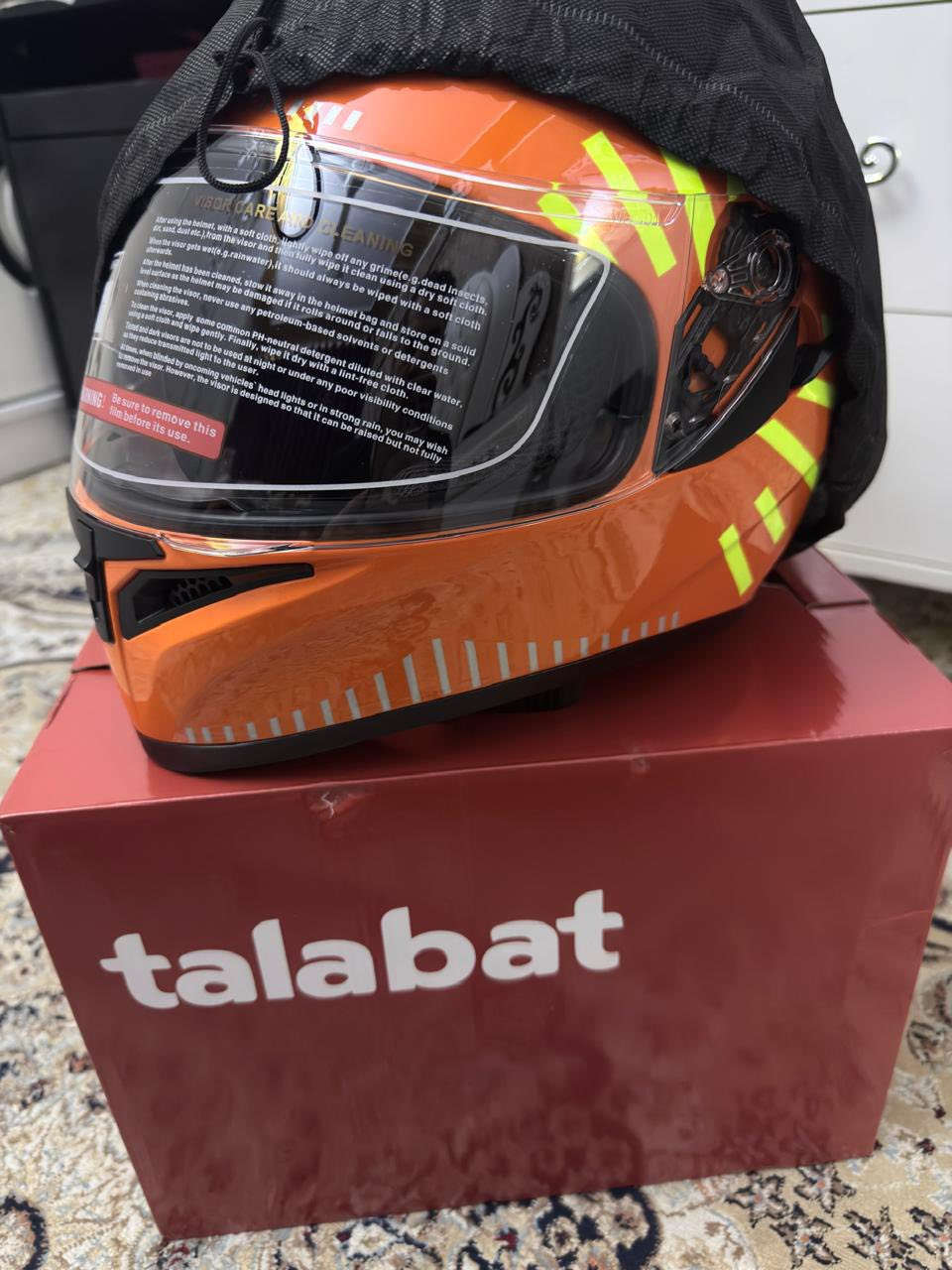 السلام عليكم شباب خوذه للبيع بالكارتونه للتواصل خاص ***********
