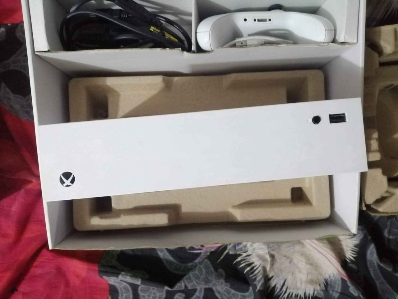 إكس بوكس سيرس ستخدام شهر ذاكره 512 جديد ويا جوستك الأصلية مالت شركه حساب كيم باس 4 اشهر حساب مفول يعني تلعب 120 يوم وتنزل العاب بلاش تجي تفحص وشوف وين متريد البلي مكفول برغي ممفتوح بي مطلوب وريد بيعه *********** النجف, العراق
