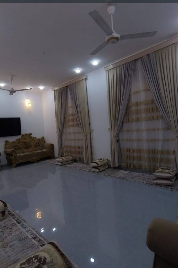 سلام عليكم ورحمة الله وبركاته 
 البيت معروض للبيع 
المساحه 250 متر سند زراعي 25
مقابيل مطعم قصر الأبيض 
شارع تبليط كهرباء رءيسي مع خط مولد
السعر اتصال عل***********
