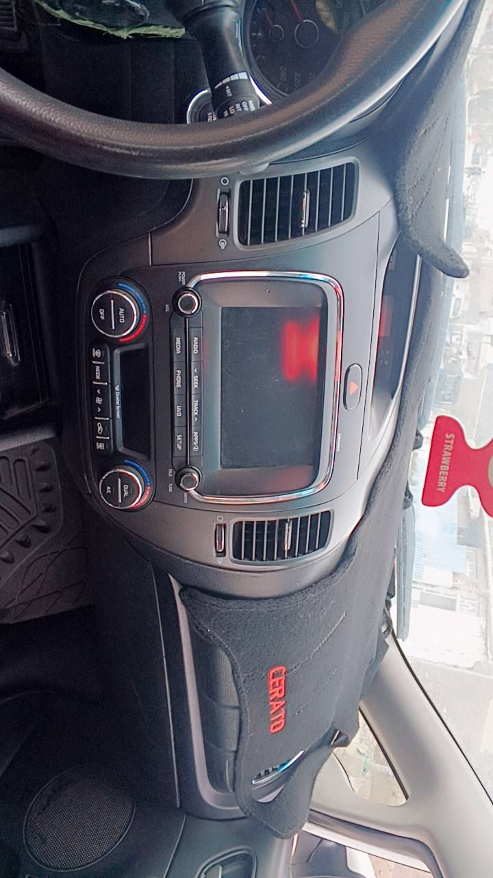 السلام عليكم سيراتوا خليجي 2013شكل ال2014 السيارة فول مواصفات فتحة تحكم جهتين مري شفط اشاير بلمري بصمة إشارة ترحيب السيارة تخم تاير حداديه خير من الله كاملة مكملة بيها باردات فقط بدون اي صبغ السعر 115 وبيها مجال رقم ***********
