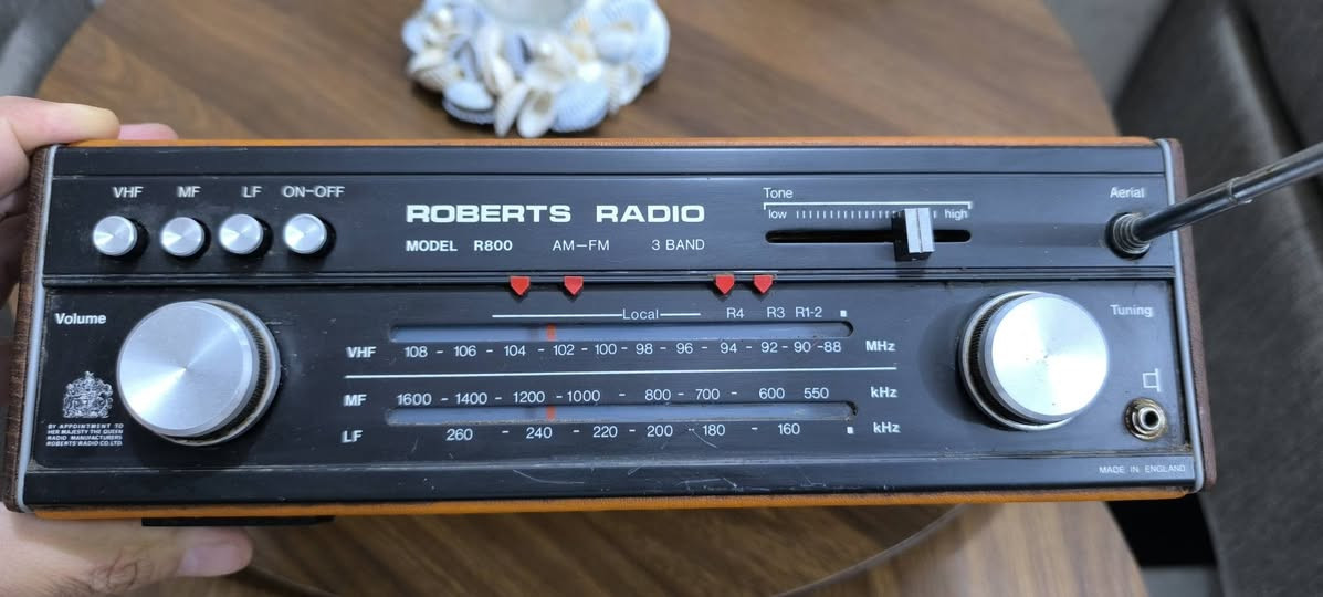 السلام عليكم
جهاز راديو 
ماركه ROBERTS 
صناعه انكليزي 
ثلاث موجات FM.AM.MW
كهرباء 220
باتري كلن حجم كبير 
شغال سحب جيد 
نظافه جيده 
السعر 50
التوصيل 5 بغداد 6 باقي المحافظات


**إذا كنت صاحب هذا الإعلان وتريد حذفه لأي سبب، رجاءا أرسل رسالة إلى الدعم الفني**