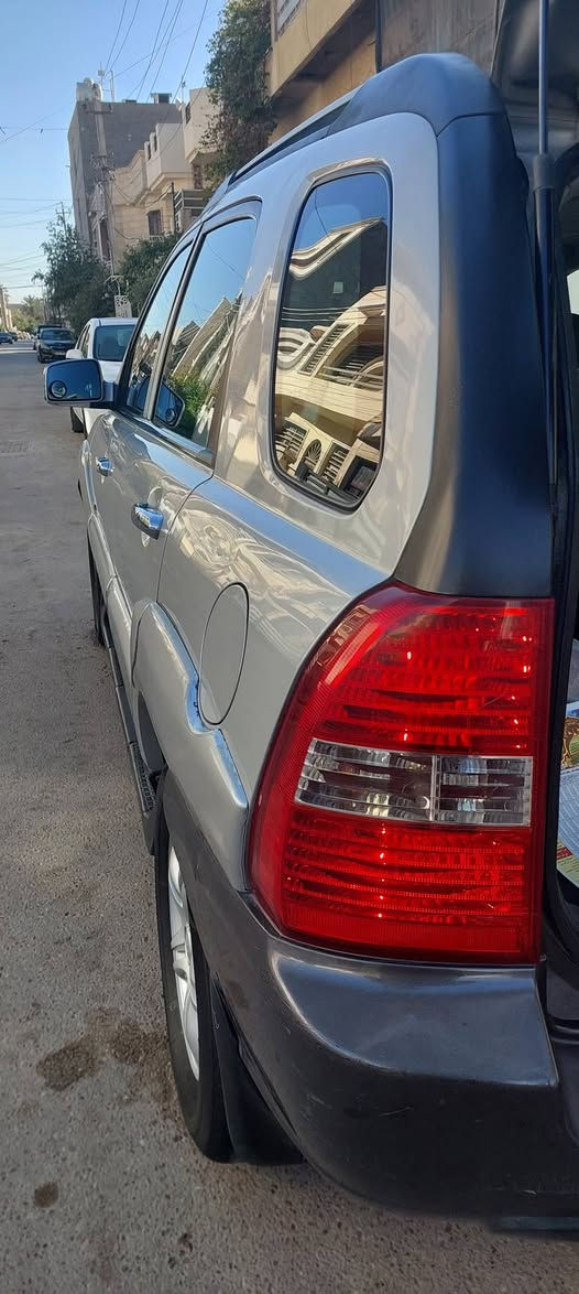 السلام عليكم 
للبيع .........
سبورتج الشكل مقدس 
مري شفط
مواصفات tlx يعني اعلى فئة
السياره مكفوله كفاله عامه من الصبغ والمعجون وشرط حته الدعاميات مكفوله 
والسونار مالها موجود 
مواصفاتها شاشه كامرا حساسات شفتات ستيرن
بوصله بالمرايه بلاد
فتحه سقف
٤ ويل دسك مع نضام بريك ABS
تك ويل مو فور المرغوب يعني كير النترا مقدس جيب وشد 
مكينه ٢٠٠٠ يعني ٤ سلندر دوش
ويل كب بلاد 
زوج تاير جدد 
كشنات جلد
هيترات بالكشنات
تبريد بيانو
بلاجكتورات زينون
باتري جديد 
صيانه دوريه كامله 
السيارة رقم بغداد الدولي وبأسمي يعني تحويل ثاني يوم 
السياره كلها شغاله من محرك صدر تبريد كهربائيات وترايك لكوريا تفحص يمهم بالشركه وترجع
والسعر  115  وبيهة مجال  شويه حك جيتك 
العنوان بغداد الدورة للأستفسار الاتصال *********** ابو سيف
