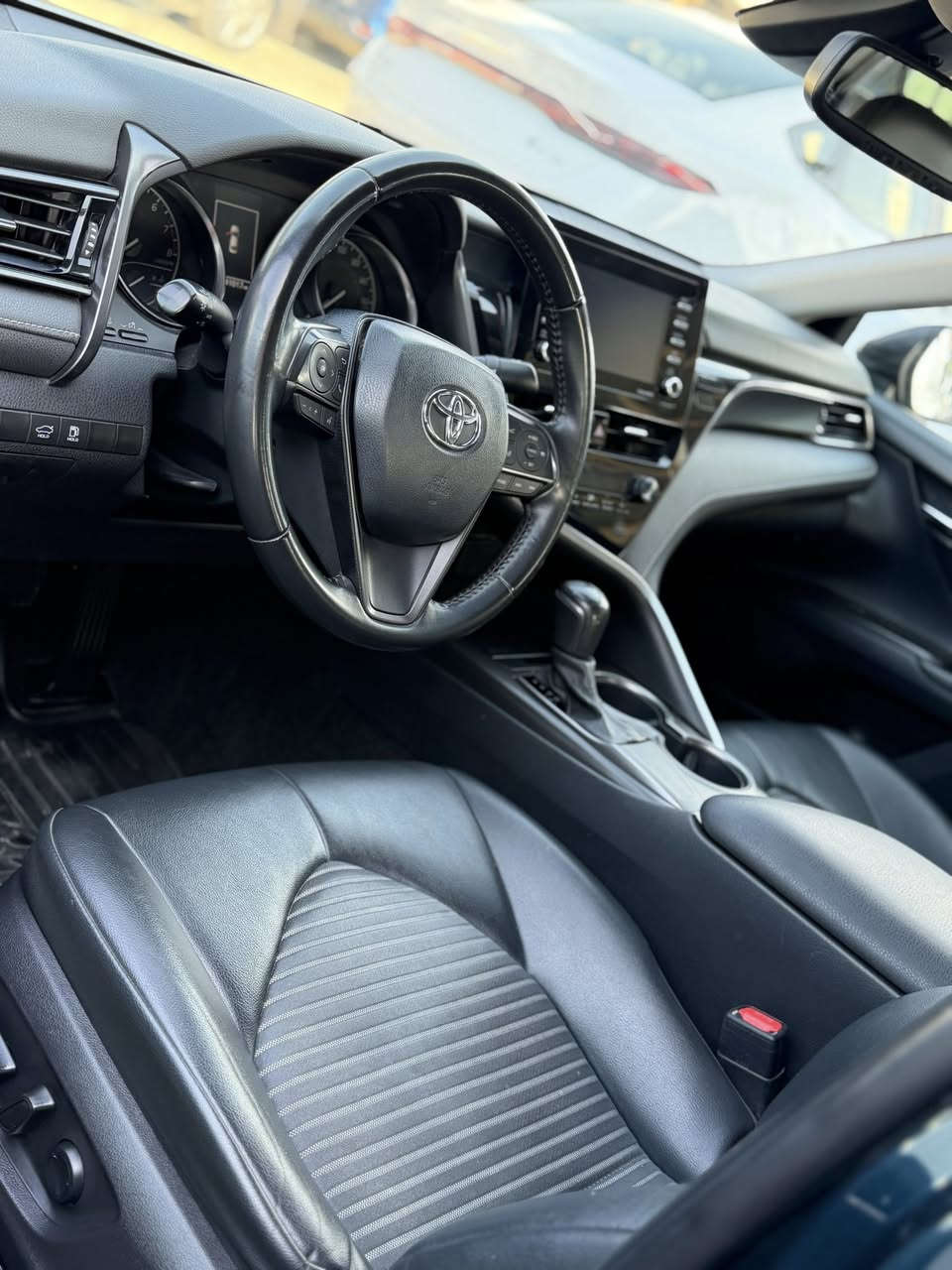 كامري موديل2021SEبلاس لون حبري قتعتين صيخ بدون دواخل بدون ايرباك سياره جديده ماشيه40الف كير محرك مكفوله عنوان سليملنيه السعر190بيها مجال***********
