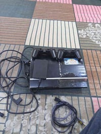 بلي 3البيع معا  هارد يحتوي على50 لعبه مع يدات اثنين اصليه السعر120الف ...