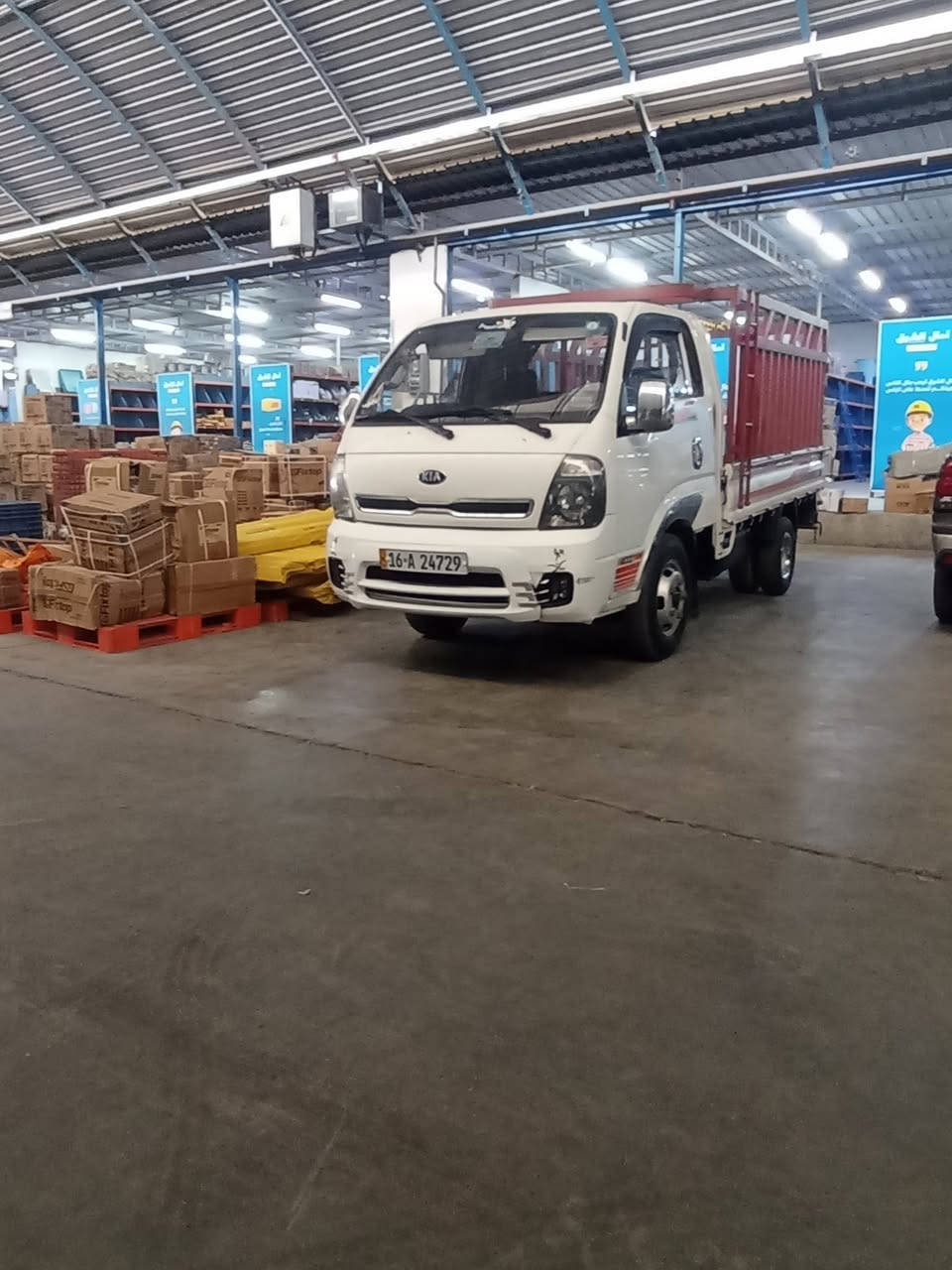 السلام عليكم سياره كيه فحل 2018 سنويه ل30 رقم دولي بسمي قادسيه اكسن جديد توني شاده زوج تأير امامي جديد رقم التلفون *********** السعر 140 وبيه مجال قليل مكاني دوانيه شاميه
