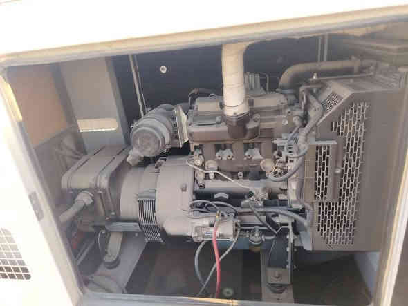 السلام عليكم مولد كاتم شركة بيركنز تشغل 32 امبير السعر 12 مليون وبي مجال  العنوان (بابل حله الثوره شارع المركز أسواق فارس) للاستفسار اتصل على الرقم (***********)(***********)
