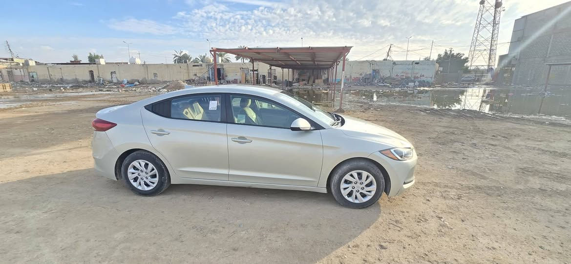 حجي مواصفاتها عادية 
 هونداي صالون النترا ٢٠١٧ 
محرك ٢٠٠٠ دوش 
اللون بيجي 
وارد امريكي 
الضرر فقط الصندوق (مصبوغ )
ماشية ١١٩ ميل 
محرك السيارة في حاله جيدة لا صرف ولا تبخير 
تحكم ستيرن 
مانع انزلاق 
مثبت سرعة 
رقم السيارة شمالي سليمانية 
سنوية ٢٠٢٩ شراي اتصل *********** واتساب
