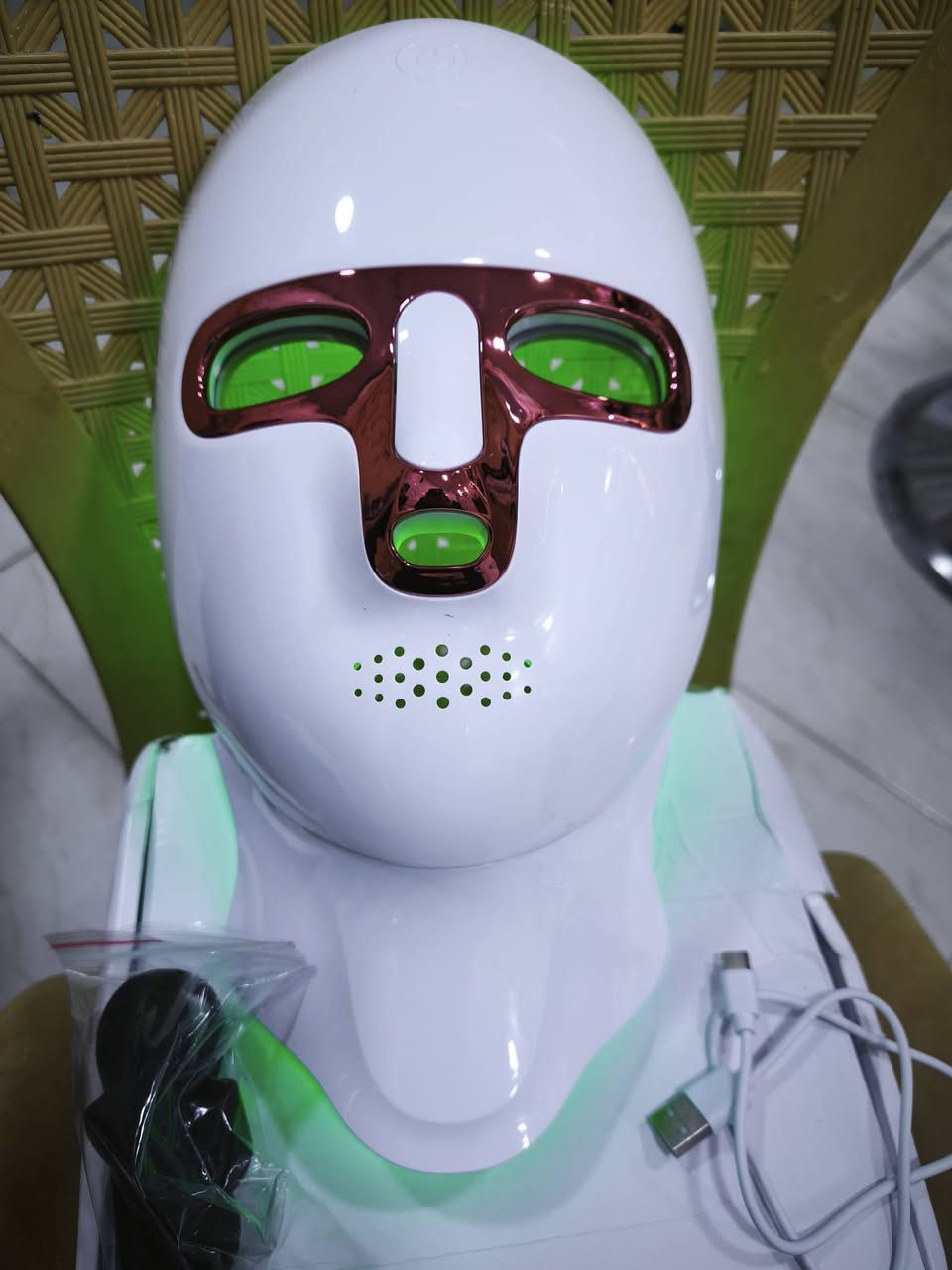 قناع الوجه ضوئي
***********
