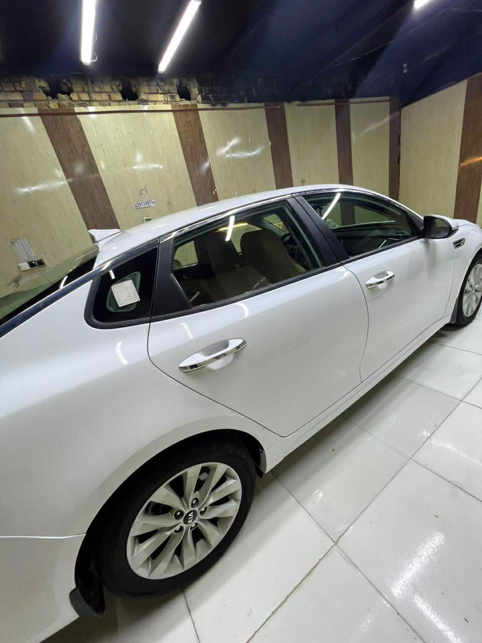 السلام عليكم 
اوبتيما 2018 امريكي محدثها 20 بجم كامل 
رقم بغداد الدولي باسمي
ماشيه 80 حقيقي
حادثها بنيد بدون دواخل كفاله عامه من كل النواحي فقط البنيد مبدل الشراي يتصل وبخدمته السعر 155 وبيها مجال
 مكان السياره ناصريه قلعه سكر 
***********
