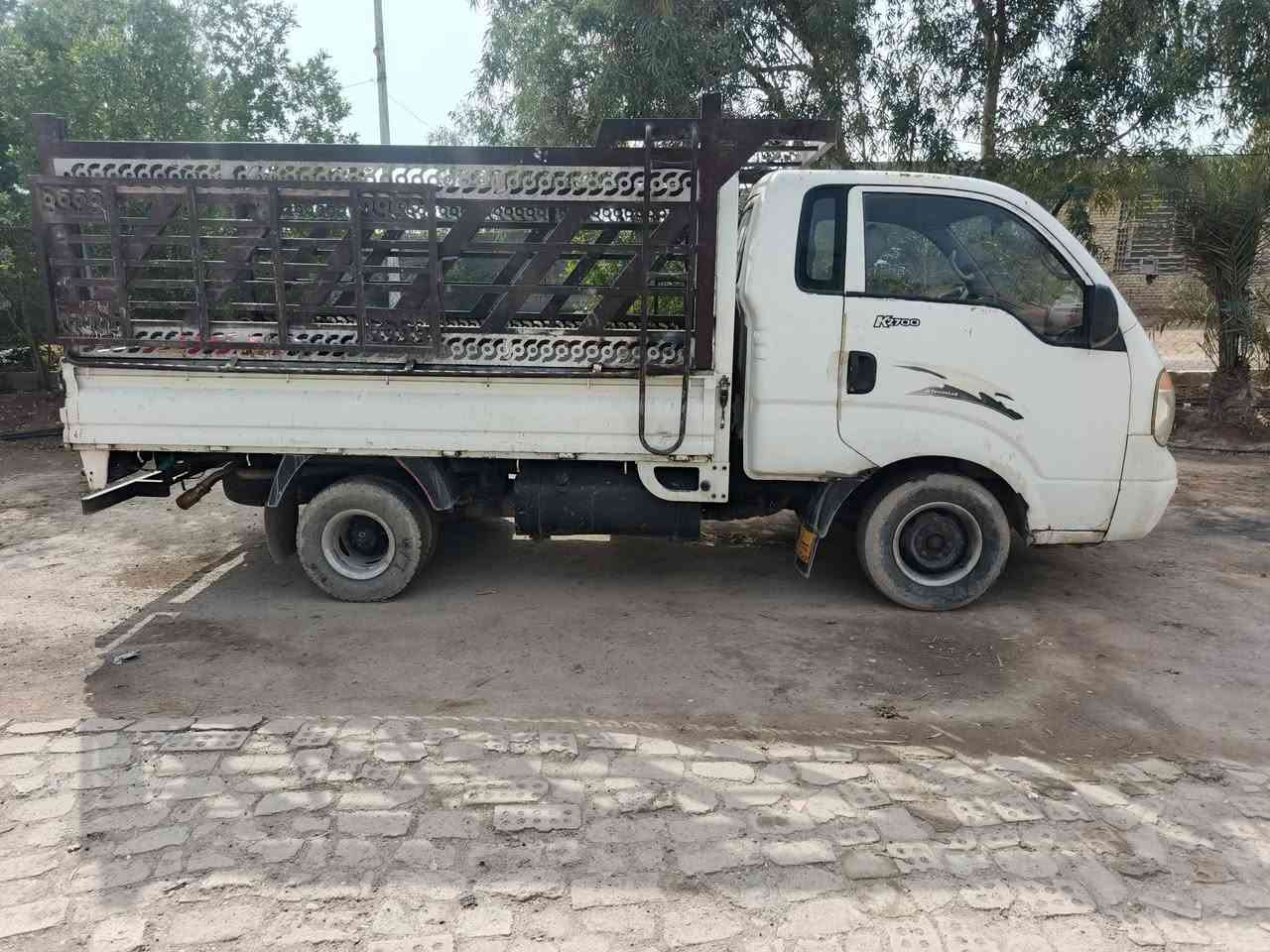 سلام شباب سياره موديل 20010 رقم انكليزي بأسمي مكينه الفين وسبعميه مكاني بغداد حي البتول السعر 85 وبيهه مجال مكلف بل نشر لحد يراسلني ***********
