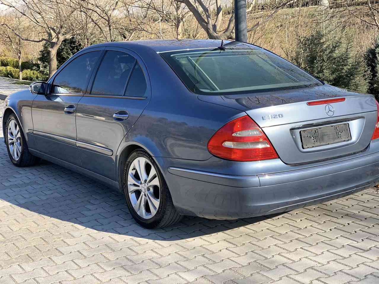 مارسیدیس e٣٢٠ ٢٠٠٣
سه‌یاركه‌ ئه‌وروپییه‌ مه‌نفه‌یست ابراهیم خلیل 
مه‌كینه‌ ٣٢٠ ٦ پستۆن 
په‌ردوه‌ كوشن هیته‌ر . سیدی بۆكس 
بۆیاخ سه‌قف حیزام به‌شه‌رت 
سه‌یاره‌كه‌ له‌ سلێمانییه‌ 
سعری ٨٠ و مه‌عامه‌له‌
***********
