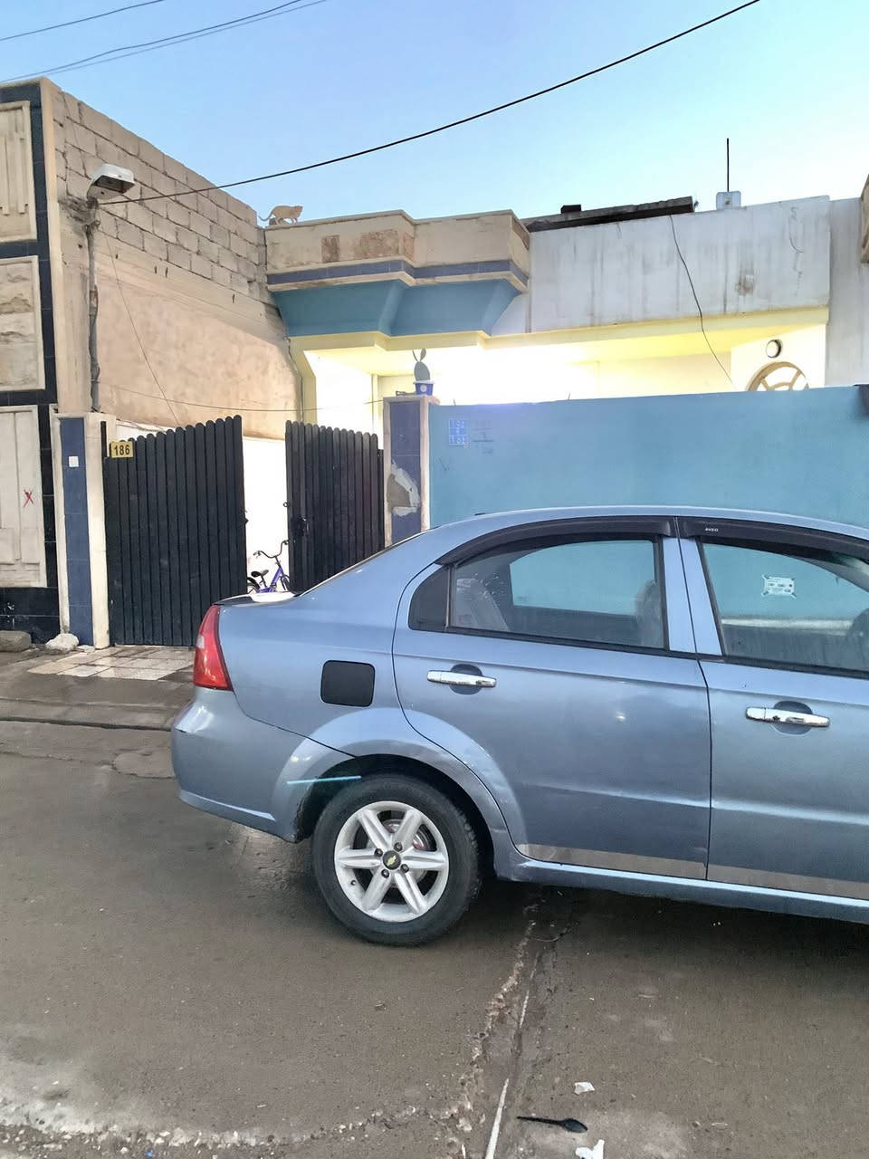 بسم الله الرحمن الرحيم ..شوفرليت اڤيو 2007 
خليجي المرغوب سيارة نظيف بيها اربع قطع فقط صبغ ...سنويه ماساقطه ...تحويل شرط...تبريد تدفئة فول ...ويلكب وتايرات جدد نوزلات بلكات مجاول وظفيرة كامله جديده ...شرط الكير والمحرك ..السعر ٥٢ وبي مجال
 (للاتصال ***********-***********)
