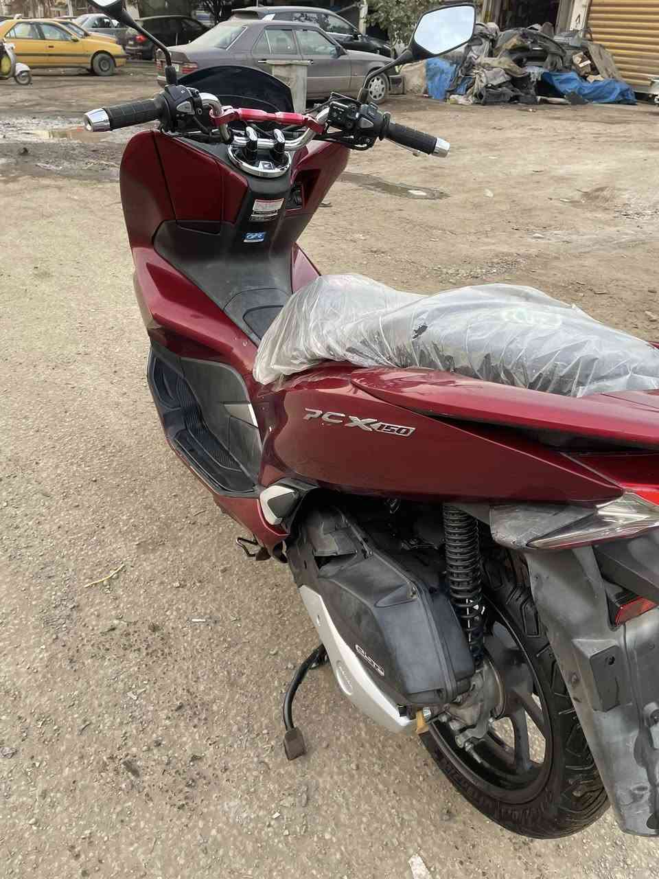 سلام عليكم 
PCX
جيل الثالث 
مكينة 150
بصمة 
حساس ازدحام 
دتفئة بل يدات 
ABSبل بريك مانع تزحلق 
ماشية 10905
دراجة كفالة عامة من مكينة وكفرات ودبلات شلعة وعدل 
نازلة من معرض حيدر طارش 
اوراقهة موجودة وحتة كتلوكات 
الشركة بيهة 
سعر خاص لن يكسرون بيهة 
مكاني شارع الكفاح او سبع ابكار 
***********
