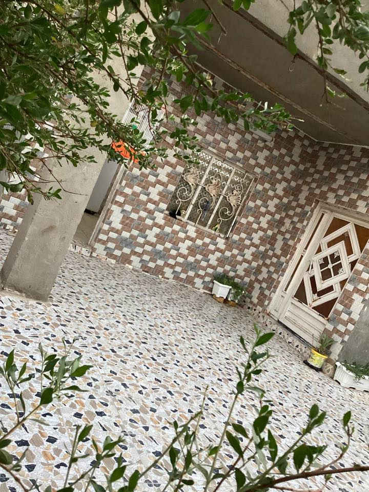 للبيع 
200 مساحت البيت 
متكون من ٤ غرف 
واستقبال ومطبخ 
 
مقابيل البيت متنزه 

الموقع :- واسط/قضاء الحي / قرب مدرسه بيروت 
للاستفسار على رقم 

0772 512 6297
